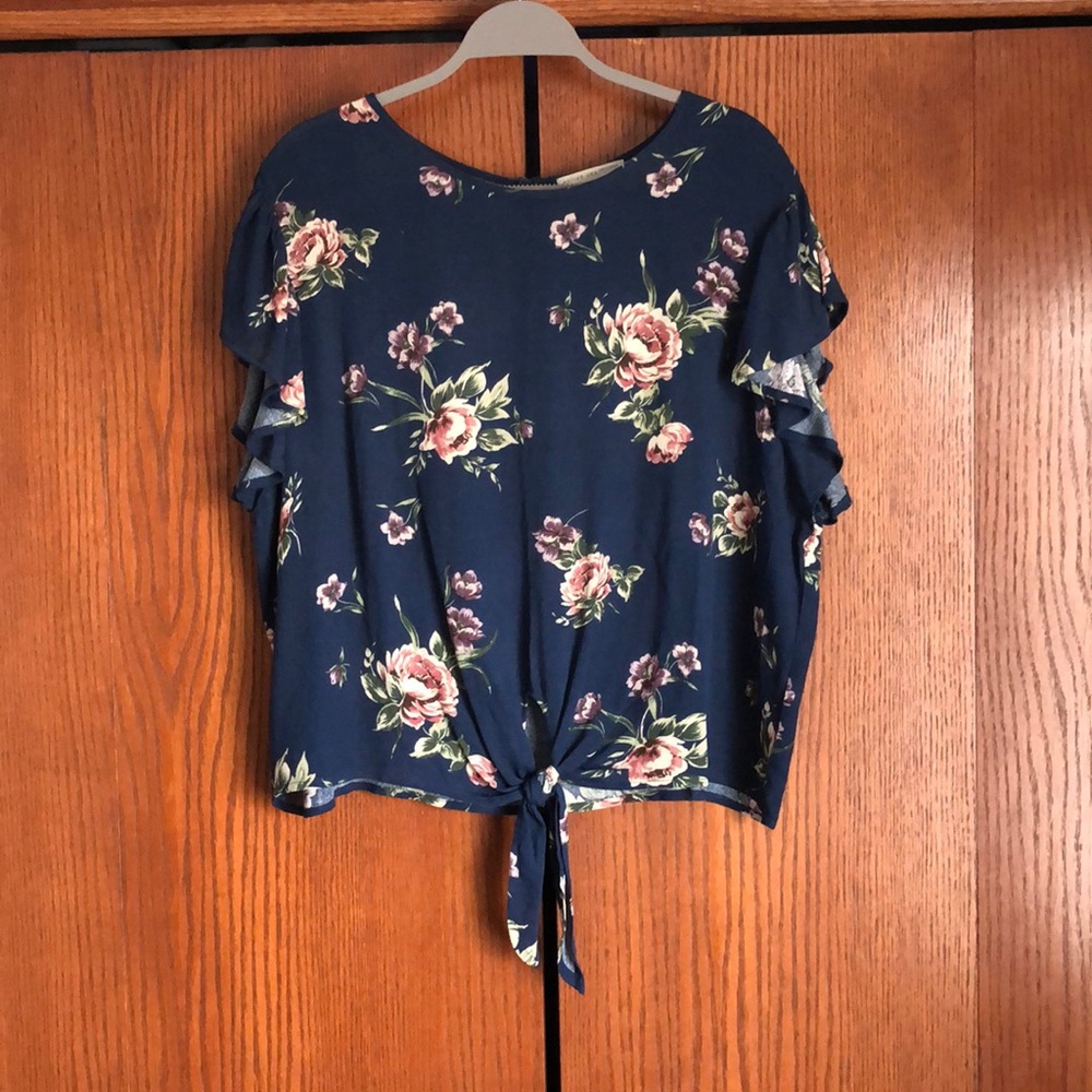 NWOT Active USA knotted crop top